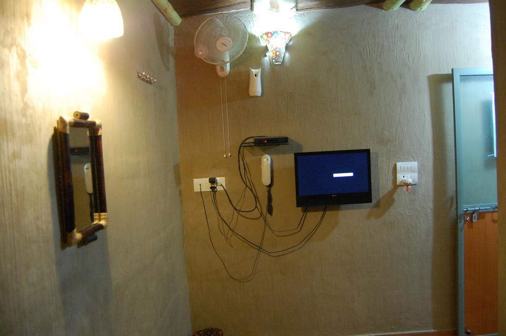 Shri Guest House Varanasi Room photo