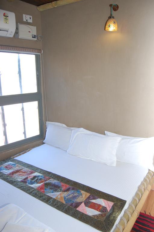 Shri Guest House Varanasi Room photo