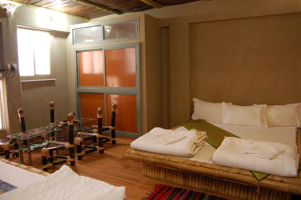Shri Guest House Varanasi Room photo
