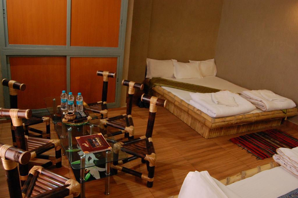 Shri Guest House Varanasi Room photo