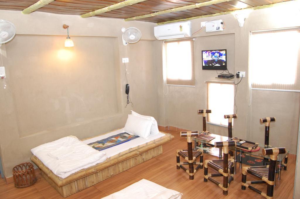 Shri Guest House Varanasi Room photo