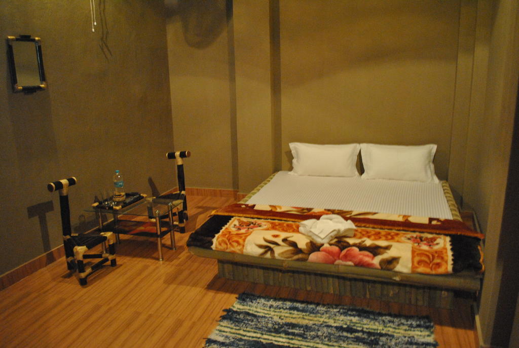 Shri Guest House Varanasi Room photo