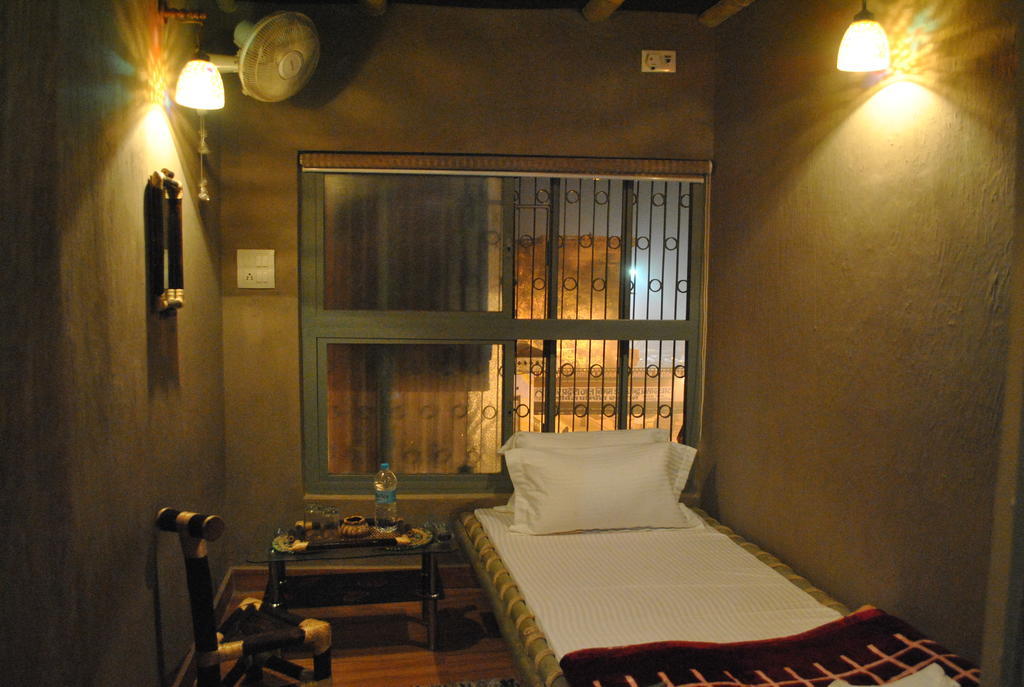 Shri Guest House Varanasi Room photo