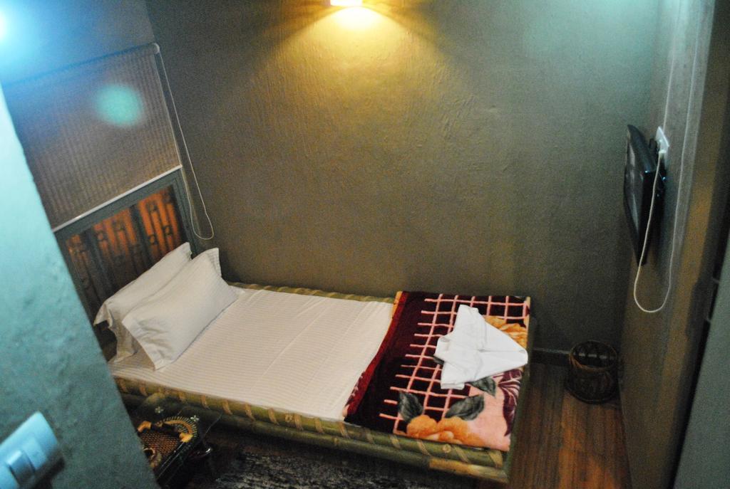 Shri Guest House Varanasi Room photo