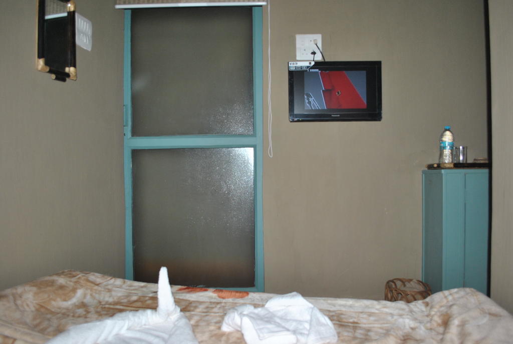 Shri Guest House Varanasi Room photo